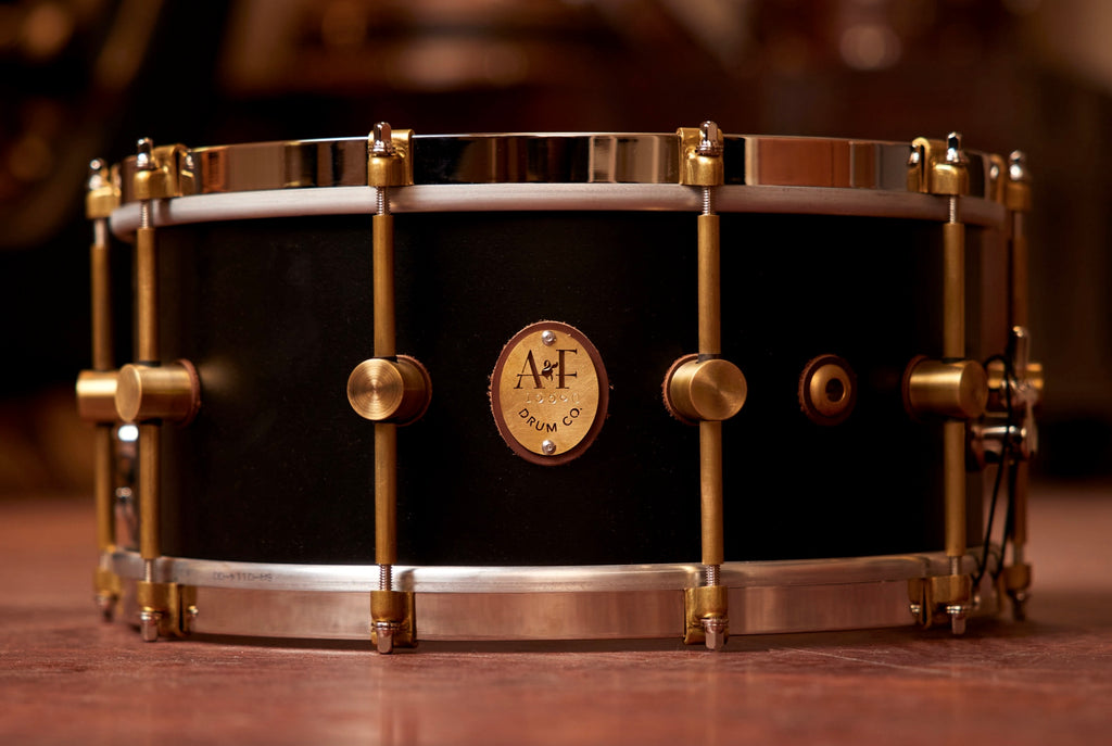 1901 Limited Edition Antique White/Matte Black Maple Club Snare